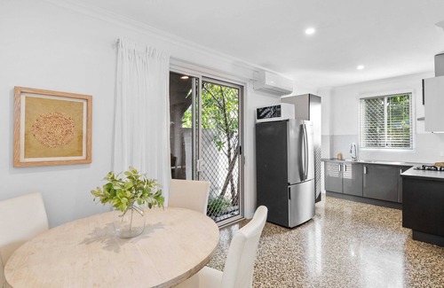Ascot Apartamento | The Leaf Home / secure courtyard / airport