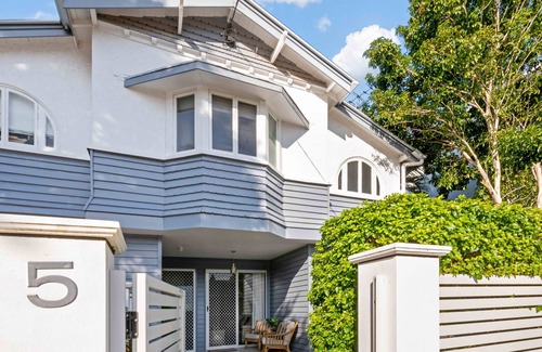 Ascot Apartamento | The Leaf Home / secure courtyard / airport