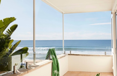 Palm Beach Casa | The Palms a gorgeous modern house positioned as close as you can get to beautiful palm beach.