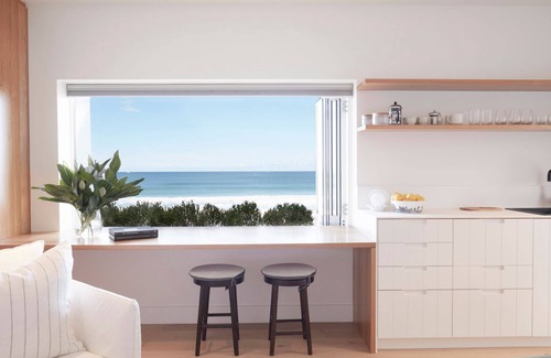 Palm Beach Casa | The Palms a gorgeous modern house positioned as close as you can get to beautiful palm beach.