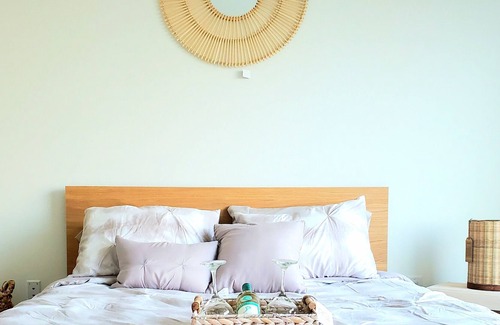 Northwest Apartamento | THE PARADISE PLACE! Luxurious Entire 1 Bedroom Condo w/ Balcony