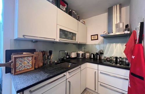 Asiatique Apartamento | The Paris Impasse Hideaway: Duplex in quiet 13th district. Up to 5 Guests.