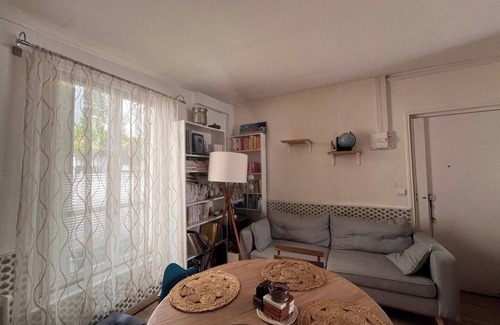 Asiatique Apartamento | The Paris Impasse Hideaway: Duplex in quiet 13th district. Up to 5 Guests.