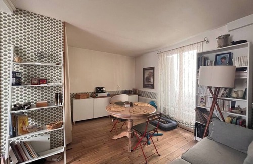 Asiatique Apartamento | The Paris Impasse Hideaway: Duplex in quiet 13th district. Up to 5 Guests.