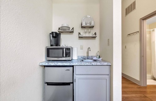 Kansas City Apartamento | The Paris Suite*Westport District