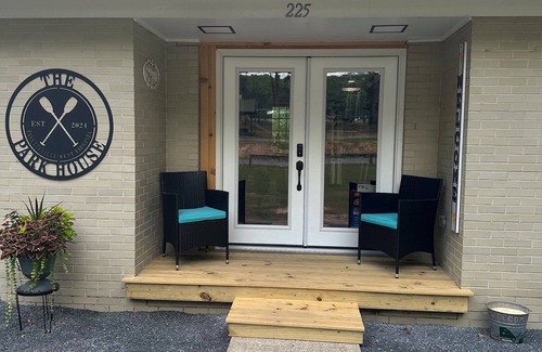 Fayetteville Casa | The Park House sleeps 9 comfortably. Come visit the NRGNP in Wild, Wonderful WV.