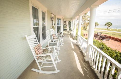 Palacios Cama Y Desayuno | The Peaceful Pelican LLC