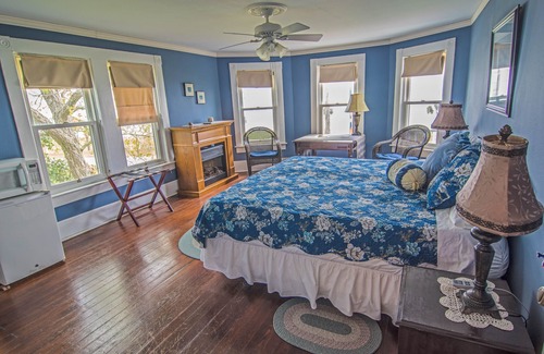 Palacios Cama Y Desayuno | The Peaceful Pelican LLC