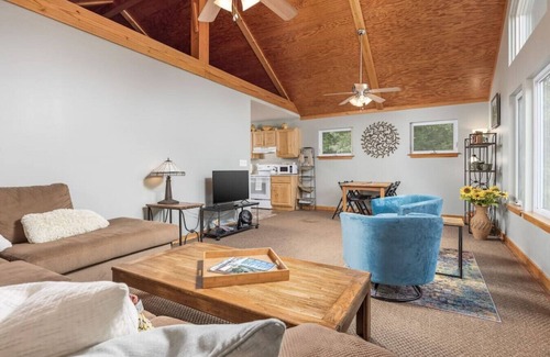 Wildwood Casa | The Peaceful Perch One Bed home on an organic farm