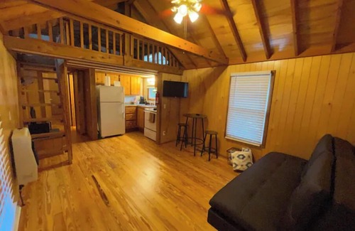 Ansted Cabina | The Peaceful Pine Cabin