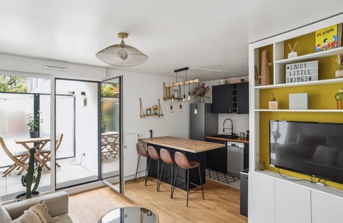 Suresnes Apartamento | The Peaceful - with terrace and private parking