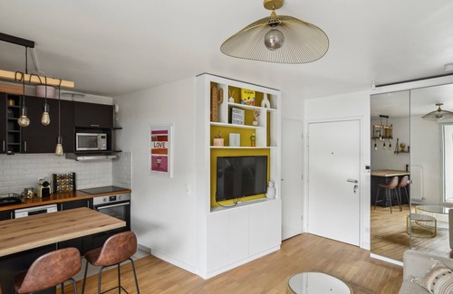 Suresnes Apartamento | The Peaceful - with terrace and private parking