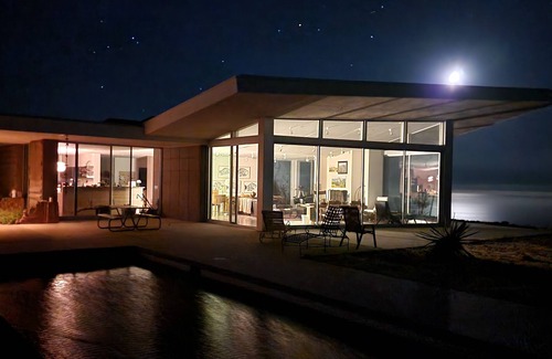 Malibu Casa | "The Peak": A Sleek, Modern Malibu Hills Estate with Room for 12 Guests.