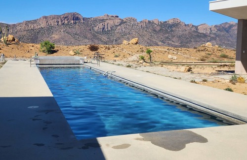 Malibu Casa | "The Peak": A Sleek, Modern Malibu Hills Estate with Room for 12 Guests.