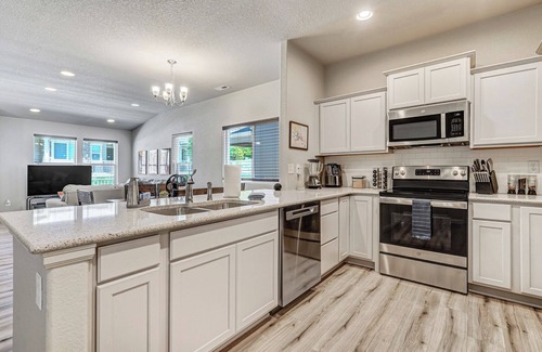 Southeast Colorado Springs Casa | The Peakside Retreat | Elliptical | Desk