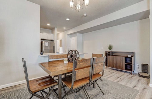 Southeast Colorado Springs Casa | The Peakside Retreat | Elliptical | Desk
