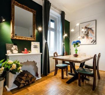 Belso-Ferencvaros Apartamento | The Pearl with the Danube and Gellert Hill View
