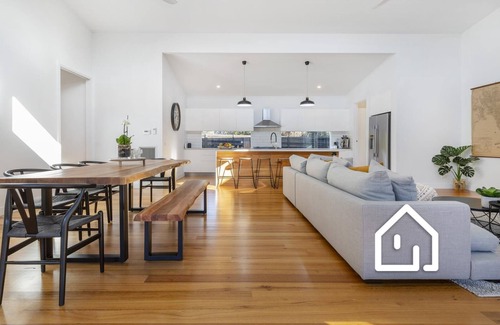 Blairgowrie Casa | The Pelican - Stylish Poolside Oasis
