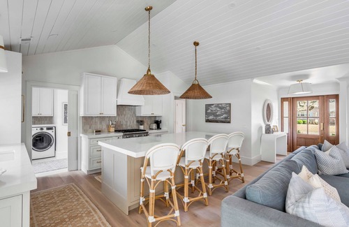 Mount Pleasant Casa | The Pelzer House