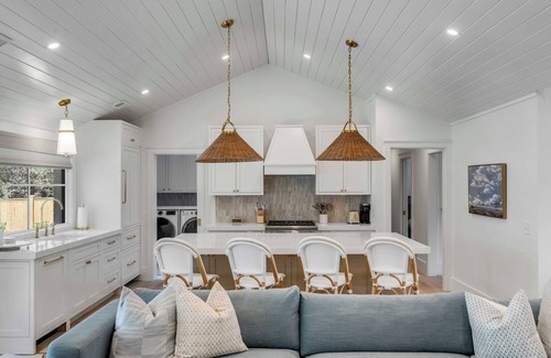 Mount Pleasant Casa | The Pelzer House