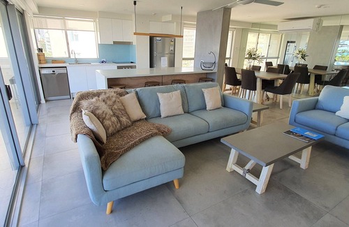 Surfers Paradise Apartamento | The Penthouse - Amazing Ocean Views, Opposite Beach & Park, Wi-Fi & Parking