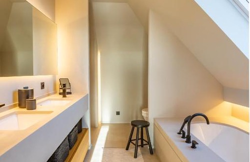 Cadzand-Bad Apartamento | The Penthouse Nami, Branding, Ultra Luxurious Japanese Design Sea View
