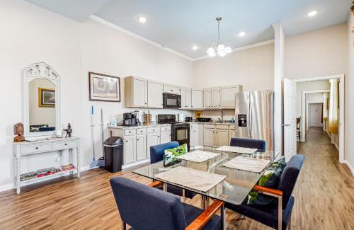 South 7th Ward Apartamento | The Penthouse on Claiborne