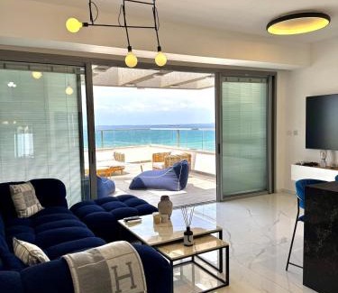Haifa Apartamento | The Penthouse on the BEACH - 3BR by Lime Luxe