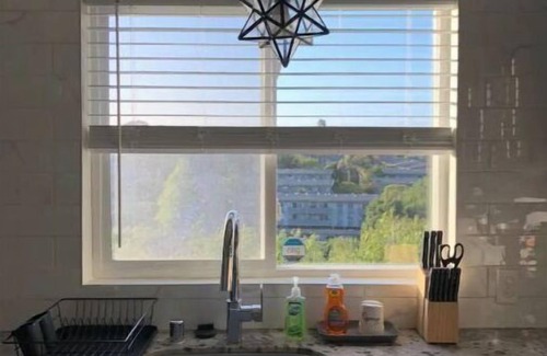 Hayward Condominio | The Perfect Balance: Work Comfortably, Relax Effortlessly in Comfy Apt Home!