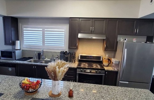 Kitchener Casa | The perfect Cozy Townhouse Near Every Convenience, Trails and Attractions!
