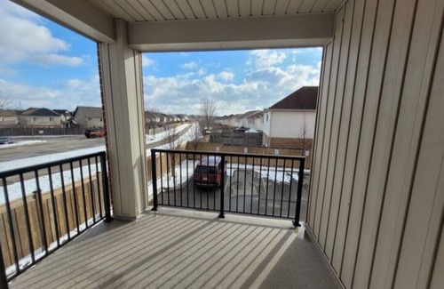 Kitchener Casa | The perfect Cozy Townhouse Near Every Convenience, Trails and Attractions!