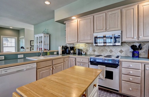 Ocean Isle Beach Cabaña | The Perfect Getaway! Dock, King Suite, Pet & Family Friendly