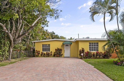 Poinsettia Heights Casa | The Perfect get away you Need