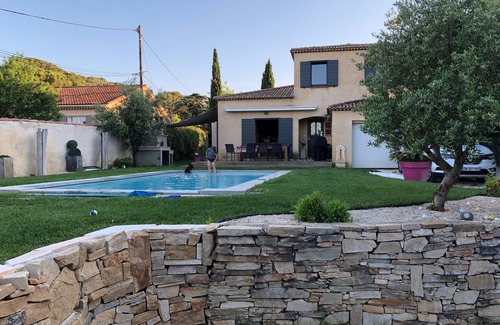 Velaux Casa | La casa perfecta con aire acondicionado y con piscina para vacaciones en familia.
