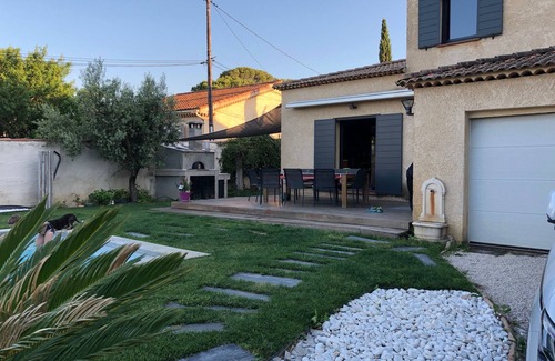 Velaux Casa | La casa perfecta con aire acondicionado y con piscina para vacaciones en familia.