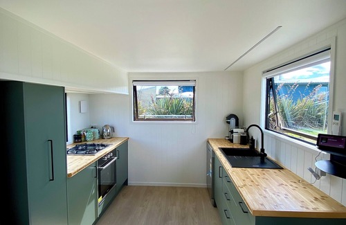 Surat Bay Cabina | The perfect Jacks Bay retreat