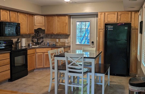 Gravois Mills Casa | The perfect lakeside get away