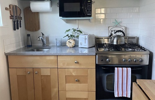 Provincetown Cabaña | The Perfect Private Gem Cottage with Parking