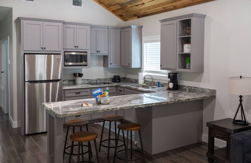 Livingston Cabina | The Perfect Retreat from you Cares and Worries, Two Creeks Crossing Resort