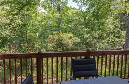 Livingston Cabina | The Perfect Retreat from you Cares and Worries, Two Creeks Crossing Resort