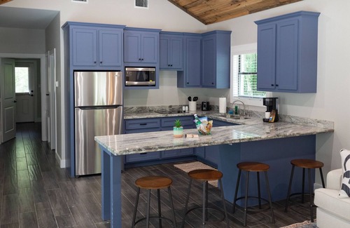 Livingston Cabina | The Perfect Retreat from you Cares and Worries, Two Creeks Crossing Resort