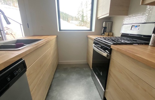 Revelstoke Casa | The perfect suite at RMR with a private hot tub!