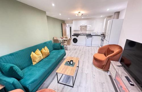 Headington Apartamento | The Phantom Apartment ideal for JR Churchill Manor Nuffield Hospitals Oxford B University 2023 built sleeps 5 people comfortably very modern 2 rooms 3 bathrooms 1 minute walk to John Radcliffe Hospital