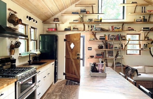 Wardensville Cabina | The Philosopher's Retreat