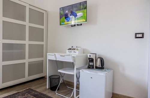 Province of Cagliari Casa | The Phoenix Suites, within walking distance of downtown and the Korian and 2 km walk to the sea