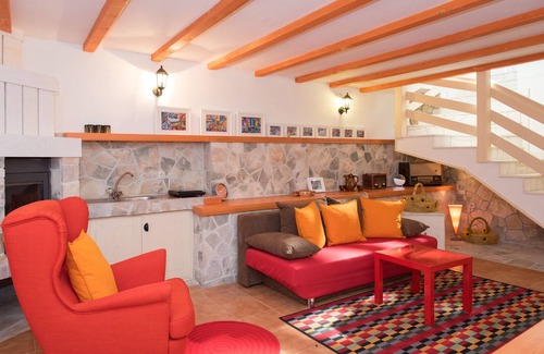 Vinisce Cabaña | La pintoresca casa de vacaciones de piedra con piscina privada