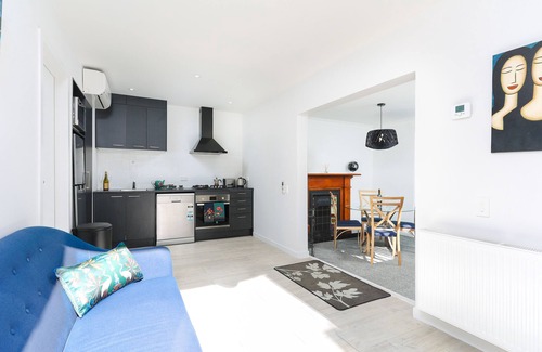 Stepneyville Casa | The Pilot House - Nelson Waterfront Holiday Home!