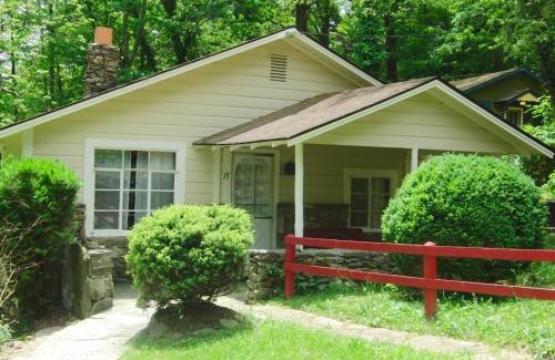 Woodfin Complejo | The Pines Cottages