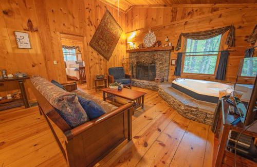 Benton Casa | The Pines Riverside Log Cabin On The Ocoee