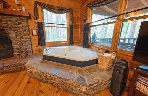 Benton Casa | The Pines Riverside Log Cabin On The Ocoee